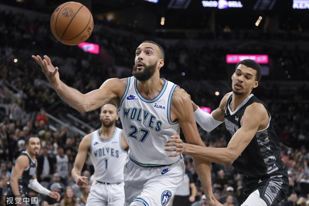 西蒙尼钟情 西蒙尼钟情